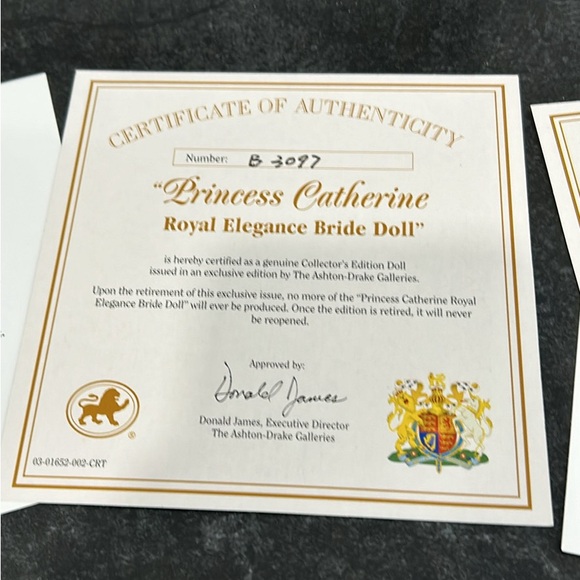 Numbered Kate Middleton wedding doll from Ashton-Drake Gallery - Picture 8 of 9